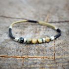Bracelet homme en œil de tigre golden et perles en argent - propriété des pierres fines naturelles - MIA Provence