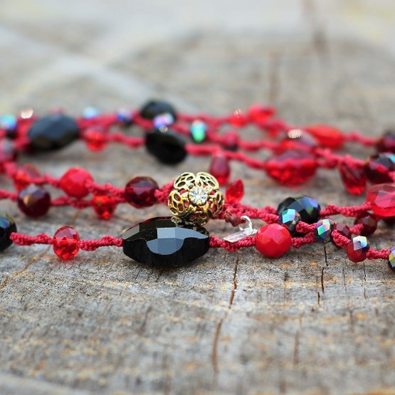 collier long femme sautoir rouge surcyclage bouton