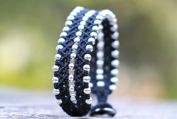 bracelet argent femme, bracelet femme argent, bracelet rock femme avec perles et bouton en argent 925