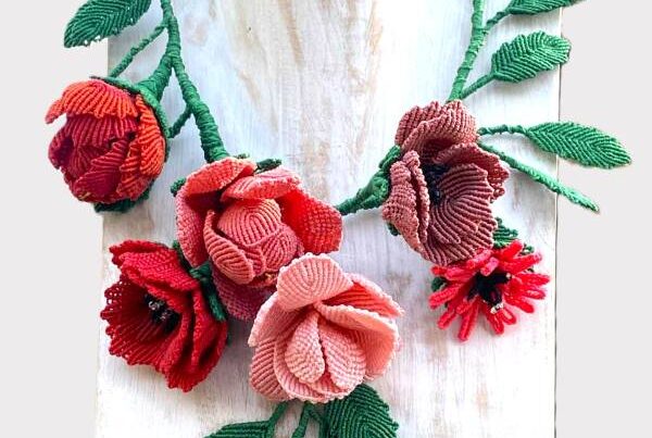 collier fleurs frida khalo bijou artisanal bijou fantaisie artisanal bijou en micromacramé